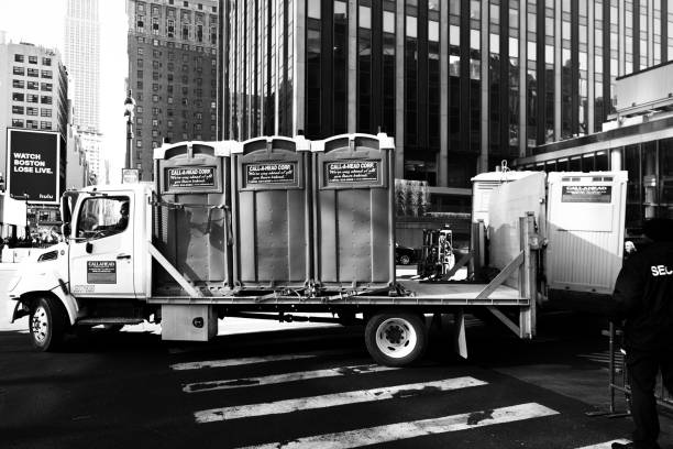 Best Porta potty rental near me  in Lindenhurst, IL